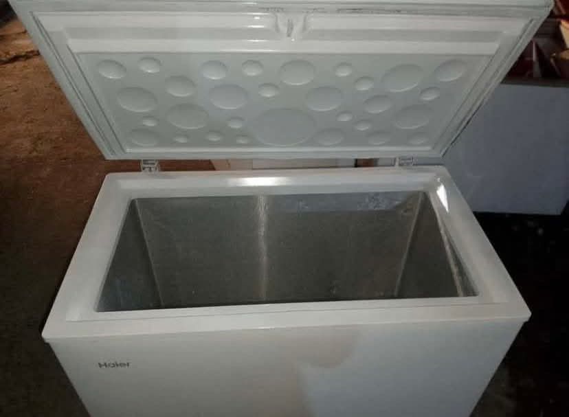 Haier Chest Freezer (Category: Refrigerators and Freezers) located in Pasig City. Submitted by puredeer.9350f9 (Listing ID 1461487086, Image 2). Description: Hardtop 7cuft INVERTER -No history of repair -Good condition -No issue all working -May konting dents, normal sa 2nd hand -Wala po kasamang basket Rfs: Di na gagamitin 6500 Negotiable 📩📩📩.