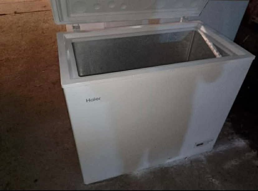 Haier Chest Freezer (Category: Refrigerators and Freezers) located in Pasig City. Submitted by puredeer.9350f9 (Listing ID 1461487086, Image 1). Description: Hardtop 7cuft INVERTER -No history of repair -Good condition -No issue all working -May konting dents, normal sa 2nd hand -Wala po kasamang basket Rfs: Di na gagamitin 6500 Negotiable 📩📩📩.