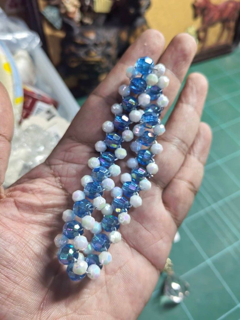 Hair Tie - Beaded (Category: Hair Accessories) located in Cebu City. Submitted by dudes_villanueva (Listing ID 1461324999, Image 1). Description: Hair Tie - Beaded 📌 In excellent condition..