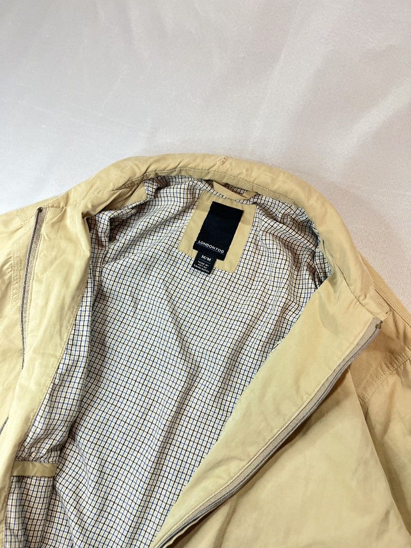 Harrington (Category: Coats, Jackets and Outerwear) located in Cabuyao City. Submitted by grand_vault (Listing ID 1461479738, Image 3). Description: Harrington Size: M Width: 23 Length: 26 Condition: 9/10 Color rate: 10/10 Issue: minimal black stain and torn collar.