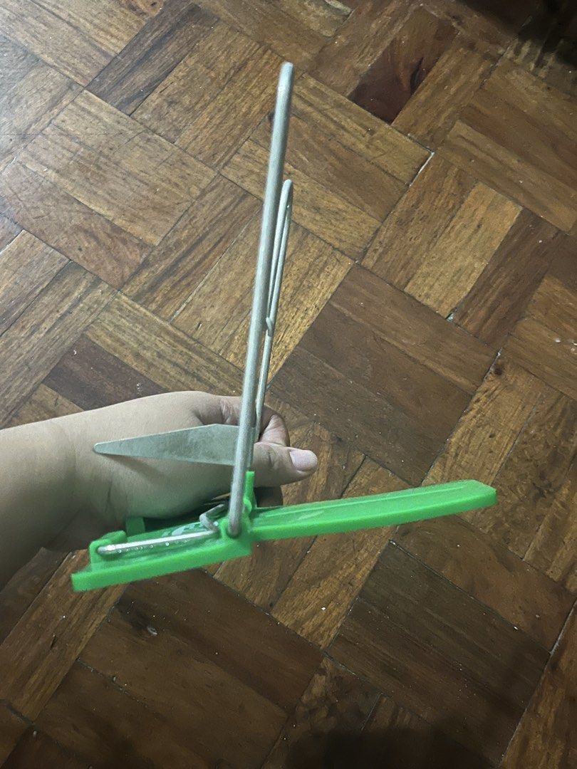 HBW Book stand (Category: Craft Supplies & Tools) located in Makati City. Submitted by nclv20 (Listing ID 1461549893, Image 3). Description: - HBW book stand - Vibrant Bright Green Color - very handy and can fit even in small bags - good to use when studying out.