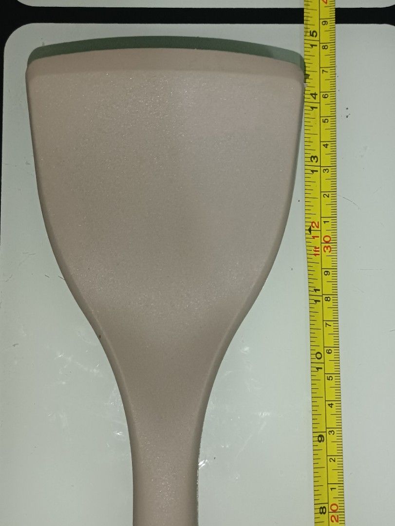 Heavy duty silicon flipper spatula (Category: Other Kitchenware & Tableware) located in San Pedro. Submitted by elevens_online_thrift_shop (Listing ID 1461404315, Image 2). Description: brand new without packaging manage your expectation heavy duty good condition.