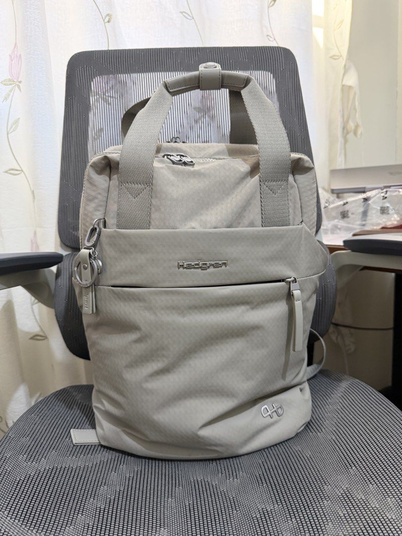 Hedgren 13.5L Rappu Backpack (Category: Backpacks) located in Manila. Submitted by shaz.sl (Listing ID 1461528016, Image 1). Description: Can fit 2 macbook pro Rfs: Camera gear doesn’t fit. Need a new backpack.