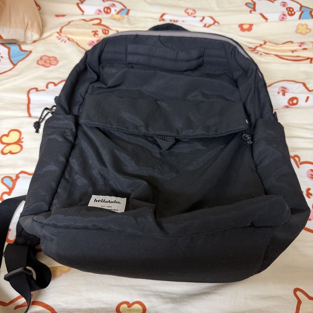 Hellolulu 背包 背囊 可放A4 （分類：背包）位於 Hong Kong。 由 km_selling 提交（商品編號 1461449119，圖片 1）。簡介： 型號應該是MINI CARTER(唔肯定) 大約8-9成新。