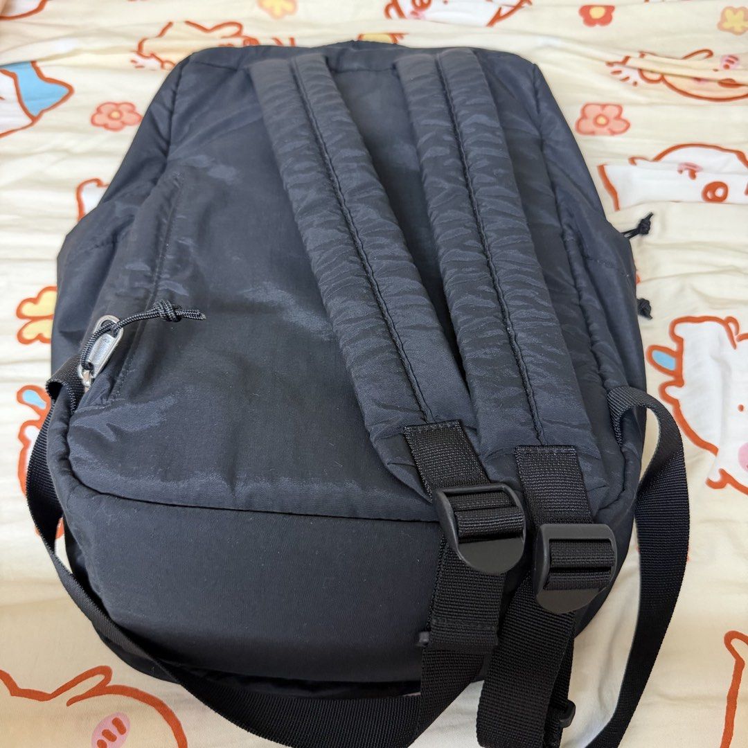 Hellolulu 背包 背囊 可放A4 （分類：背包）位於 Hong Kong。 由 km_selling 提交（商品編號 1461449119，圖片 3）。簡介： 型號應該是MINI CARTER(唔肯定) 大約8-9成新。