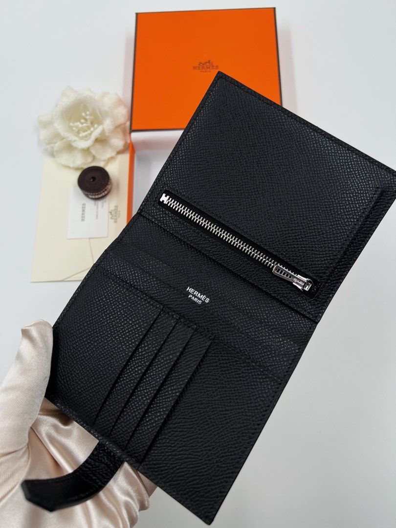 ⚜️Hermes Bearn Wallet 🖤 (Category: Luxury Bags & Wallets) located in Makati City. Submitted by 90sangel (Listing ID 1461545047, Image 3). Description: • Item: Hermès Bearn Wallet • Condition: Kept Unused — looks & feels almost new! ✨ w/ plastic film A chic & compact wallet crafted in Madame calfskin 🤎 Perfect for everyday use without the bulk! ✨ Details: • Leather tab with openwork “H” closure • Zipped change purse • 4 credit card slots • 4 poc