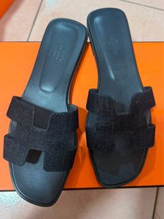 (Category: ) located in . Submitted by shopmyclosetbytel (Listing ID 1461422739, Image 1). Description: .