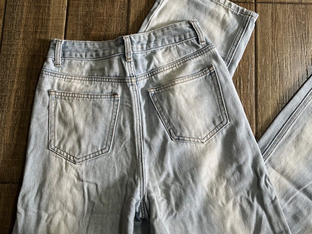 High-waisted Pants (Category: Jeans) located in Mandaluyong City. Submitted by yanna_02501 (Listing ID 1461451642, Image 2). Description: .