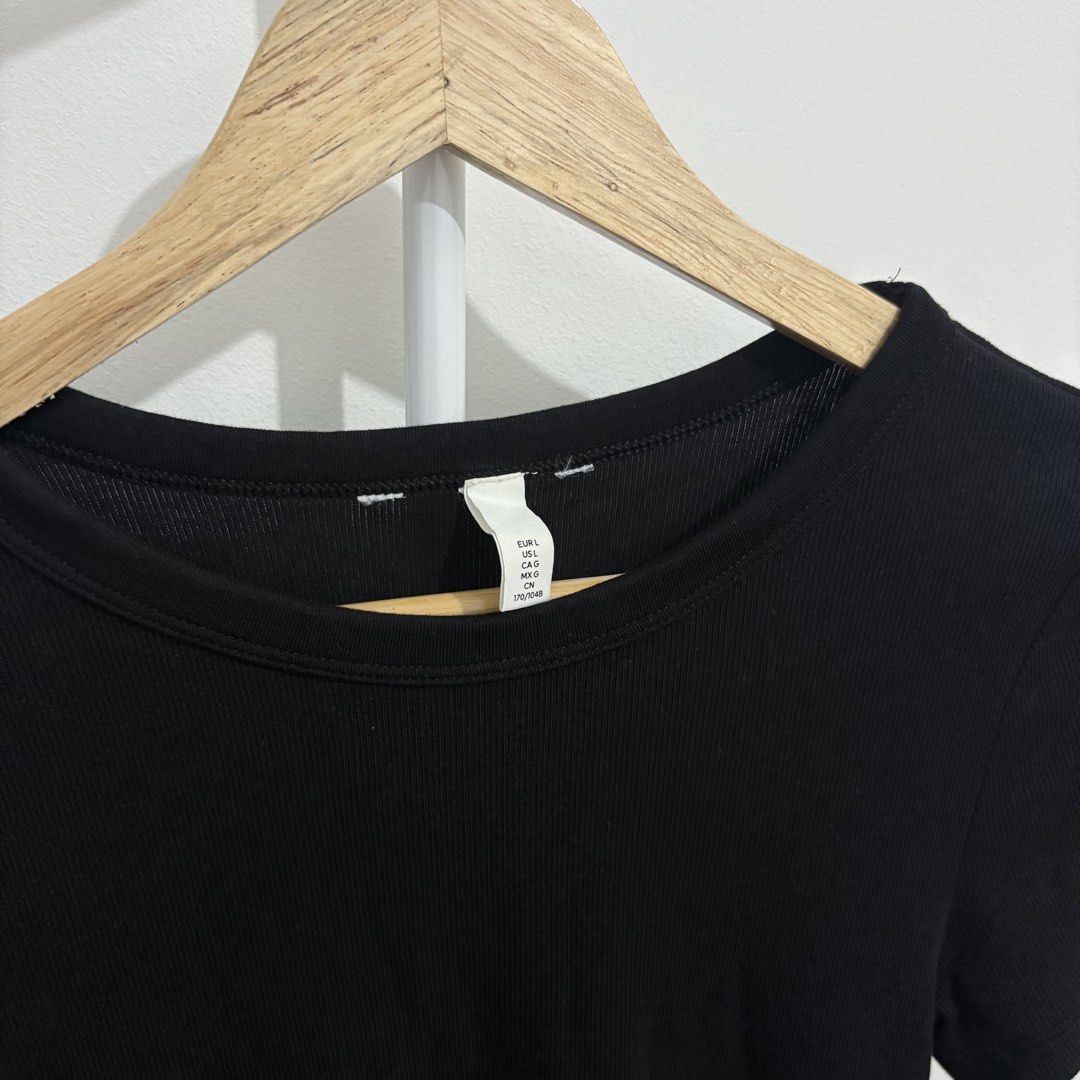H&M - Ribbed Crew Neck T-Shirt (Black) (Category: Shirts) located in Quezon City. Submitted by thisisshobe (Listing ID 1461475498, Image 2). Description: 🌊 NOTE: Kindly read the reminders posted in the product slideshow. Follow us on our Social Media Page: Sunny Clothing PH 🌞 ——— 💫 Product Information • Brand: H&M • Size: Medium to Large • Details: Rib Knitted Fabric | Used a Few Times.