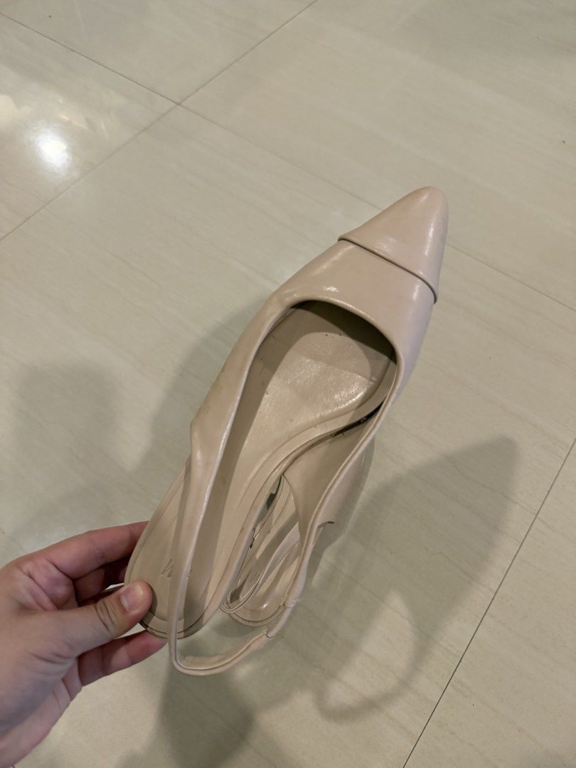 H&M Beige Slingback Pointed Toe Flats (Category: Flats & Sandals) located in Cagayan de Oro. Submitted by sugarrryyy (Listing ID 1461426313, Image 2). Description: - Stylish beige slingback flats - Elegant pointed toe - Comfortable low heel - Secure and comfy elasticated strap - Versatile neutral color for easy styling - Ideal for both work and casual occasions - Shows minor signs of wear on insoles and soles.