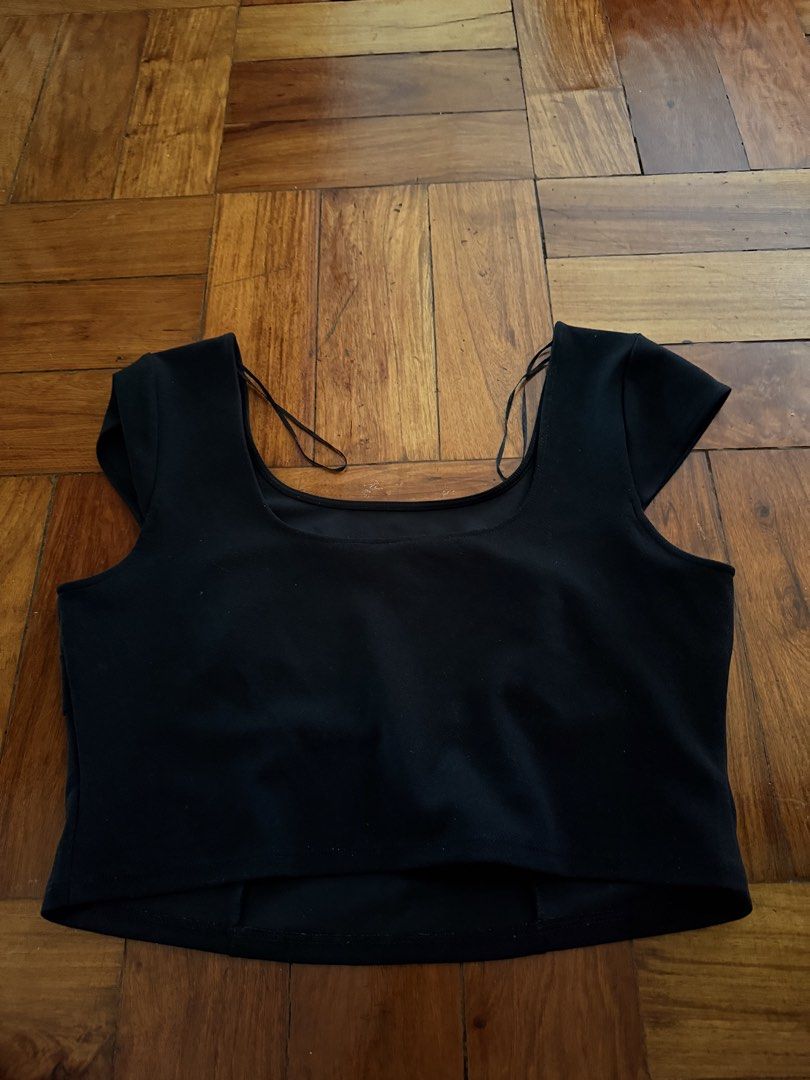 H&M Black Shirt in L (Category: Shirts) located in Carmona. Submitted by prelovedbyallia (Listing ID 1461398456, Image 2). Description: H&M Black Shirt •Size: L • RFS: Too big on me! • Only worn once MOP: BPI, BDO or GCash MOD: J&T or Lalamove Thank you! 🩷.