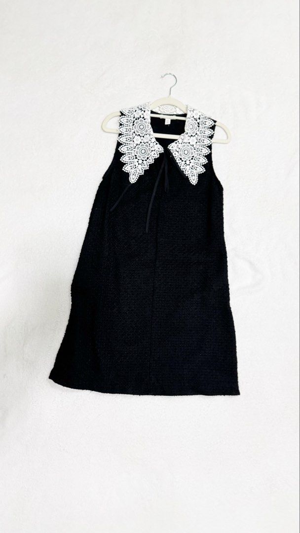 H&M Bouclé Dress (Category: Dresses) located in Manila. Submitted by mmilaomls (Listing ID 1461399664, Image 1). Description: - Brand: H&M - Style: Bouclé Dress - Color: Black - Size: XS (EU 34 / UK 6 / US 2) - Material: Textured knit fabric - Design: Sleeveless, A-line silhouette - Features: White crochet lace collar with ribbon tie, working pockets on both sides - Condition: Excellent (Layered Condition 4) - Versatility: Suitable for both casua