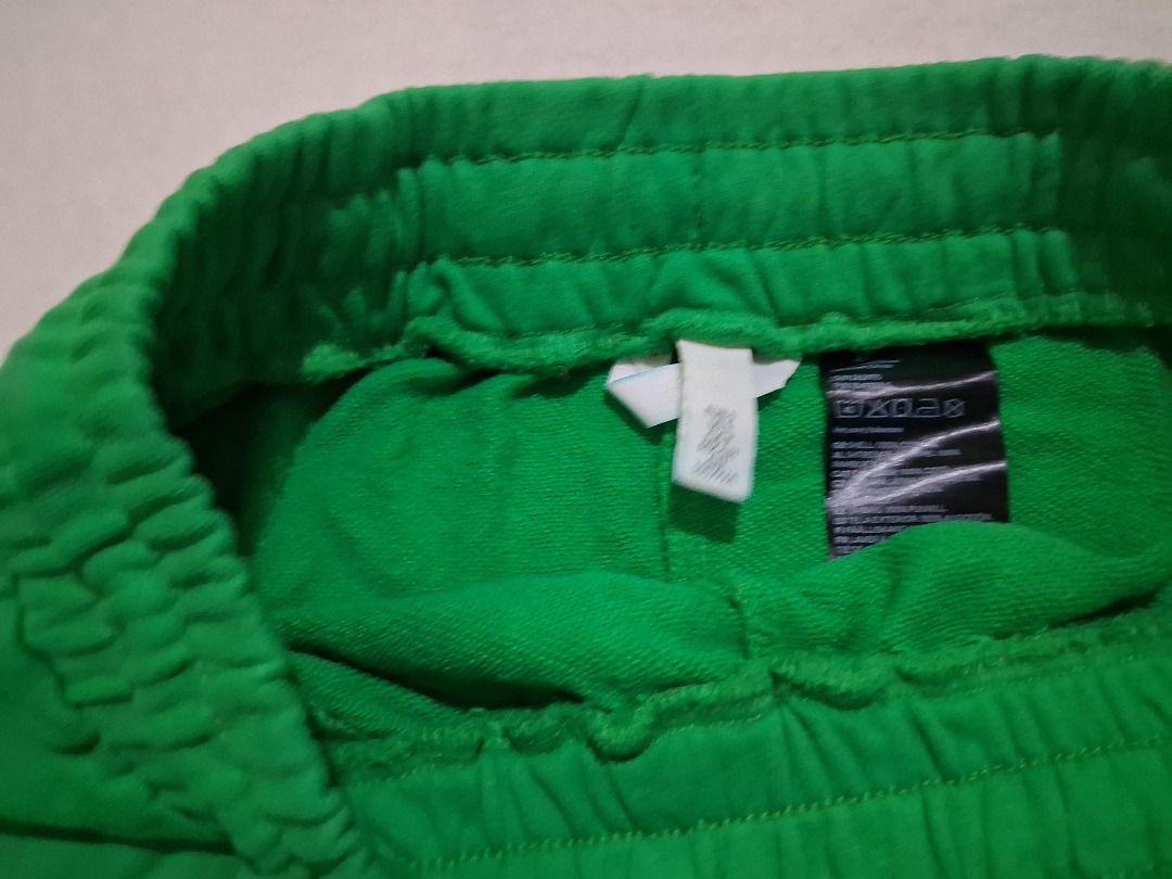 H&M Green Sweat Shorts Drawstring Waist (Category: Shorts) located in Manila. Submitted by katkween23 (Listing ID 1461354115, Image 2). Description: - Comfy green sweat shorts from H&M - Features an elastic waistband with a drawstring - Ideal for lounging or casual wear - Made from soft material - Versatile and easy to pair with t-shirts or hoodies.