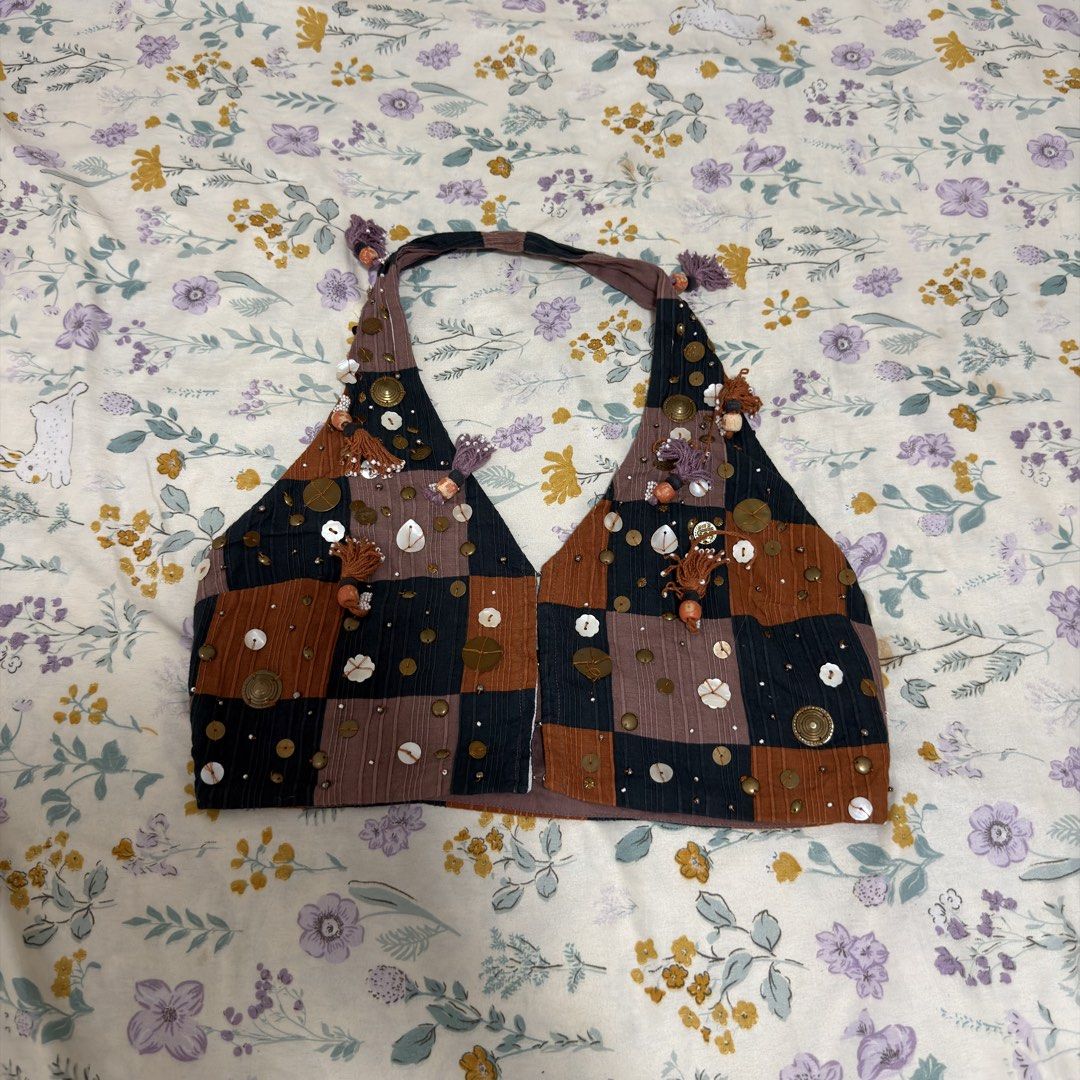 H&M Halter Top (Category: Others Tops) located in Manila. Submitted by declutters.wrdrb (Listing ID 1461471861, Image 1). Description: .