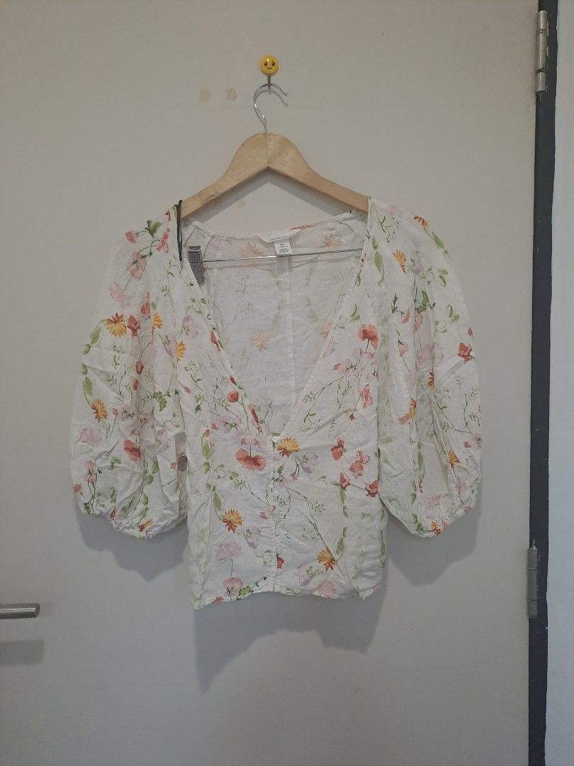 H&M LINEN BLEND TOPS (Category: Blouses) located in Manila. Submitted by joanbalde39643 (Listing ID 1461451141, Image 1). Description: This is an H&M white floral linen-blend blouse featuring a plunging V-neckline and voluminous balloon sleeves..