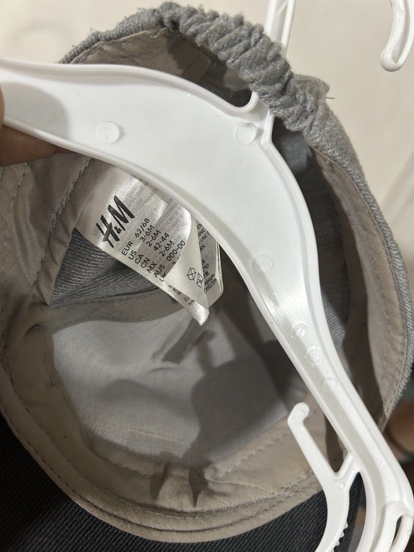 H&M Mini Adventurer Grey Snapback Cap (Category: Caps & Hats) located in Caloocan City. Submitted by datumaootl13467 (Listing ID 1461533893, Image 2). Description: - Grey snapback cap from H&M - 'Mini Adventurer' patch on front - Size: 6months - Elasticated back for a snug and comfortable fit.