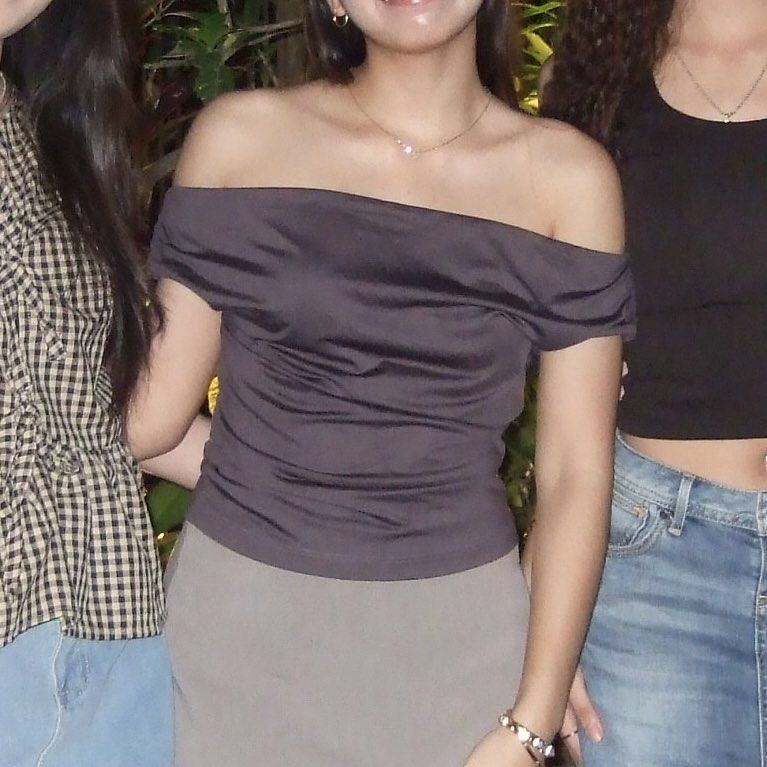 H&M Off Shoulder Top (Category: Others Tops) located in Davao. Submitted by 1lesslonelyg1rl (Listing ID 1461342630, Image 3). Description: 🫐 used once or twice.