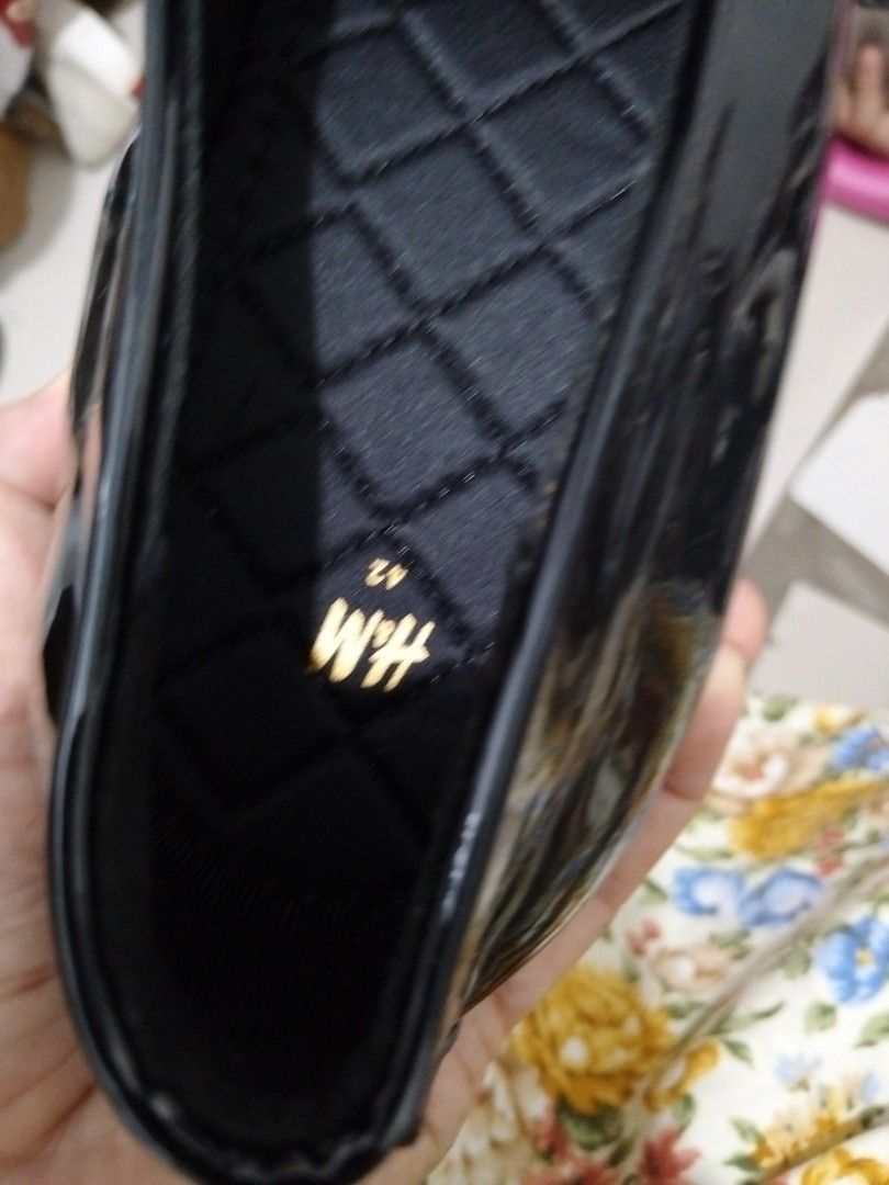 H&M patent shoes (Category: Casual Shoes) located in El Salvador. Submitted by francheskaukayukay (Listing ID 1461402561, Image 3). Description: with tag.