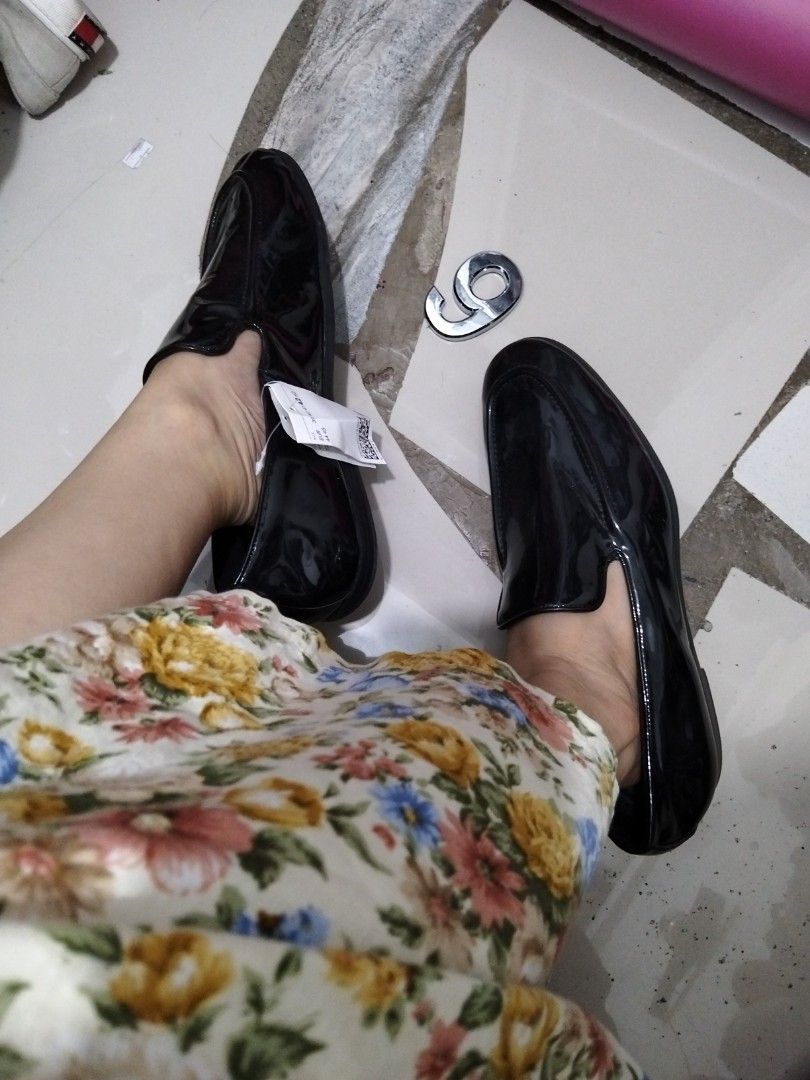 H&M patent shoes (Category: Casual Shoes) located in El Salvador. Submitted by francheskaukayukay (Listing ID 1461402561, Image 2). Description: with tag.