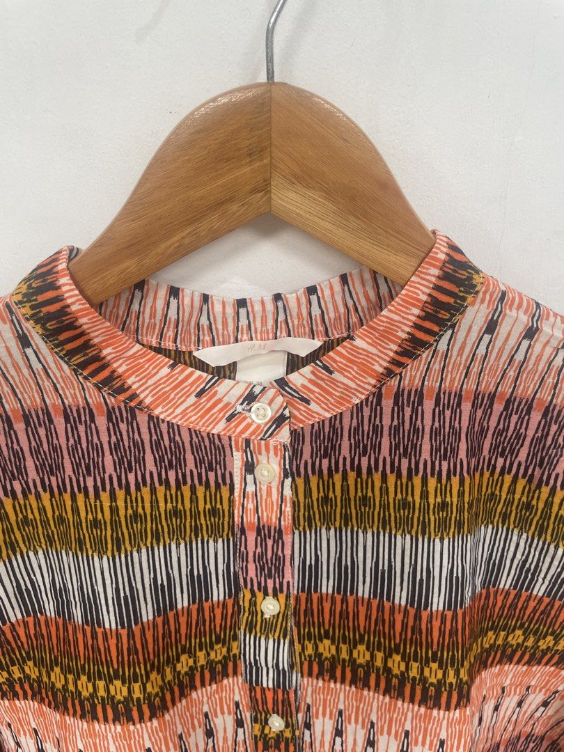 H&M Printed Long Sleeve Blouse (Category: Longsleeves) located in Las Pinas. Submitted by qcleopatrastrove (Listing ID 1461334684, Image 2). Description: Please manage your expectations. Thank you.🤎.