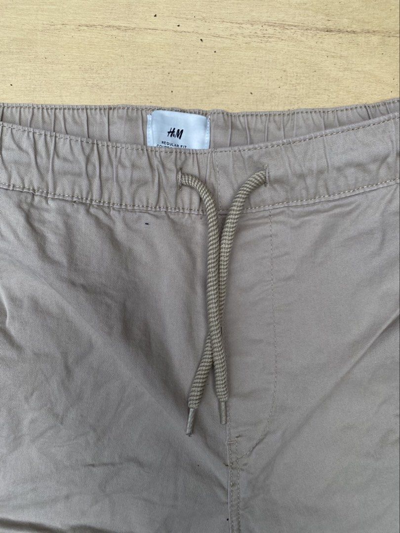 H&M Regular Fit Drawstring Chino Pants (Category: Chinos) located in Dalaguete. Submitted by gieloamahan127-17658 (Listing ID 1461395472, Image 2). Description: - H&M Regular Fit Chino Pants - Color: Light Beige/Tan - Features: Elastic waistband with drawstring - Pockets: Two side pockets - Hem: Raw/distressed look - Style: Perfect for casual wear.