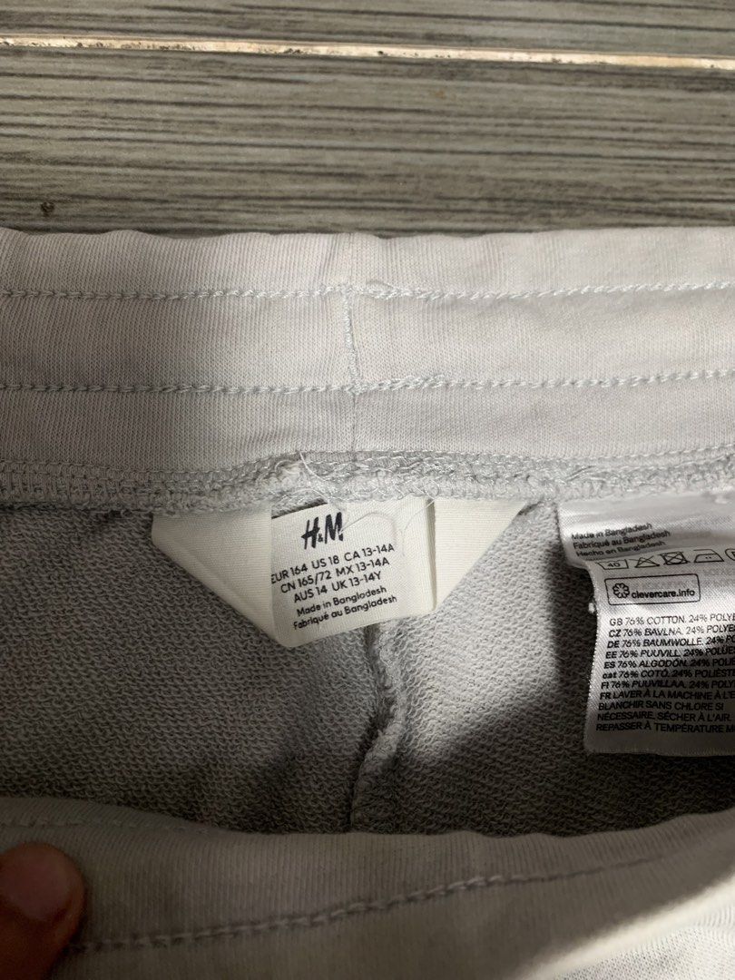 H&M short (Category: Shorts) located in Manila. Submitted by marvzz088 (Listing ID 1461478307, Image 2). Description: .