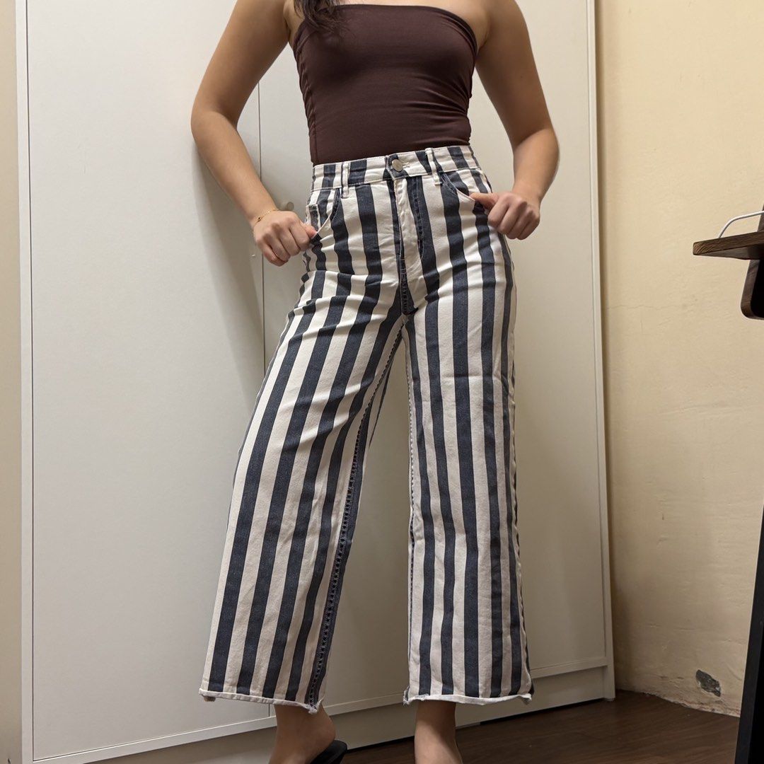 H&M Striped Jeans (Category: Jeans) located in Bacoor. Submitted by ynnasdrawer (Listing ID 1461418459, Image 3). Description: - soo cute - very soft and stretchy - 23-24 waistline - for petite girls! - rfs: decluttering .