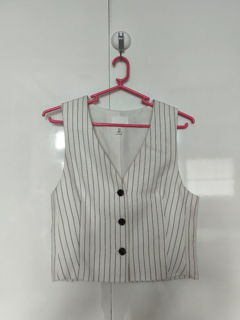 H&M Striple Waistcoat Top (Category: Others Tops) located in Manila. Submitted by smilefashion08 (Listing ID 1461336202, Image 1). Description: Original H&M.