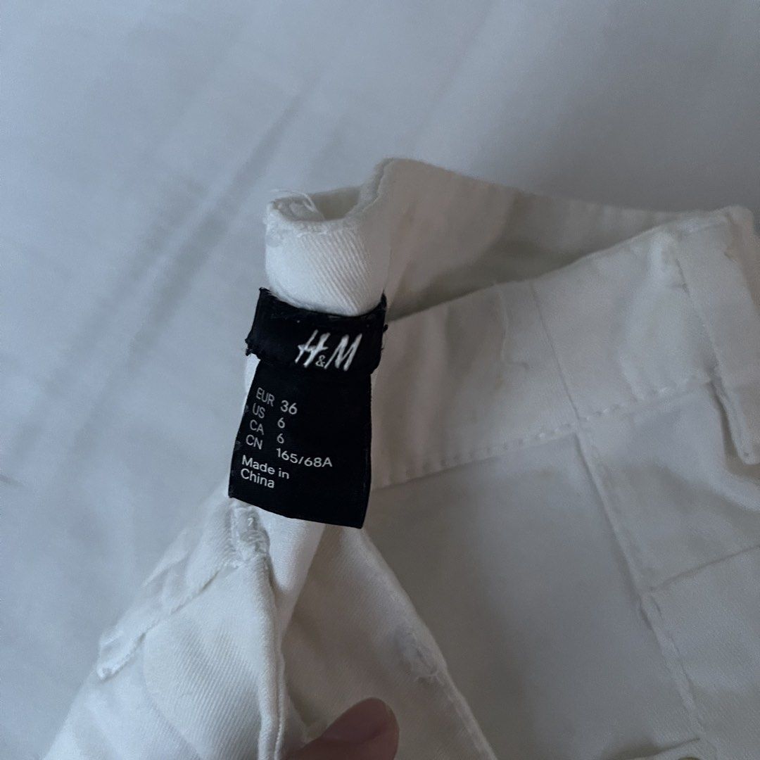 H&M White Jeans Size 6 EUR 36 (Category: Jeans) located in Muntinlupa City. Submitted by sza1123 (Listing ID 1461429195, Image 2). Description: - Brand: H&M - Color: White - Size: 6 US / 36 EUR - Style: Classic five-pocket - Origin: Made in China - Perfect for: Everyday wear, versatile styling.