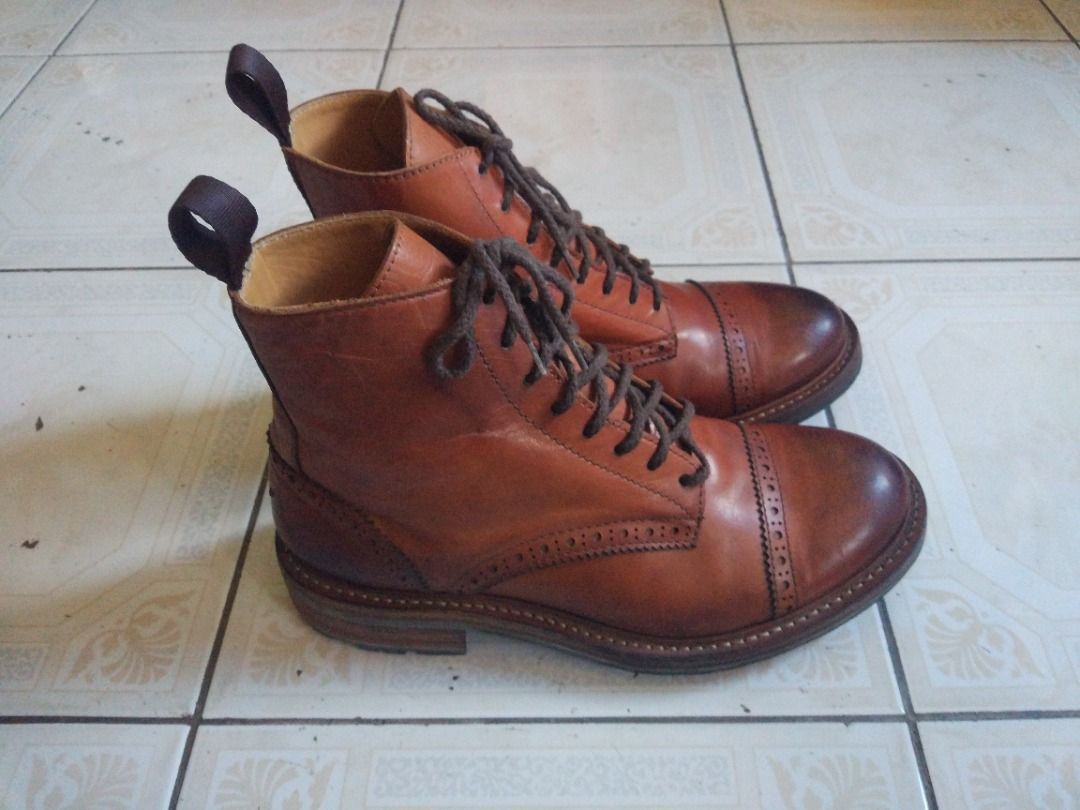 Hoax Leather Boot 41 (Category: Boots) located in Pasay City. Submitted by denimdude.ph (Listing ID 1461415545, Image 2). Description: small scratch, last pic.