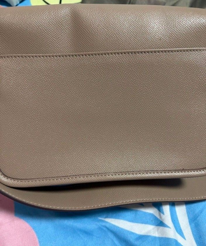 HOLB traveller Med size (Category: Cross-body Bags) located in Aliaga. Submitted by kmapparel (Listing ID 1461387332, Image 2). Description: .
