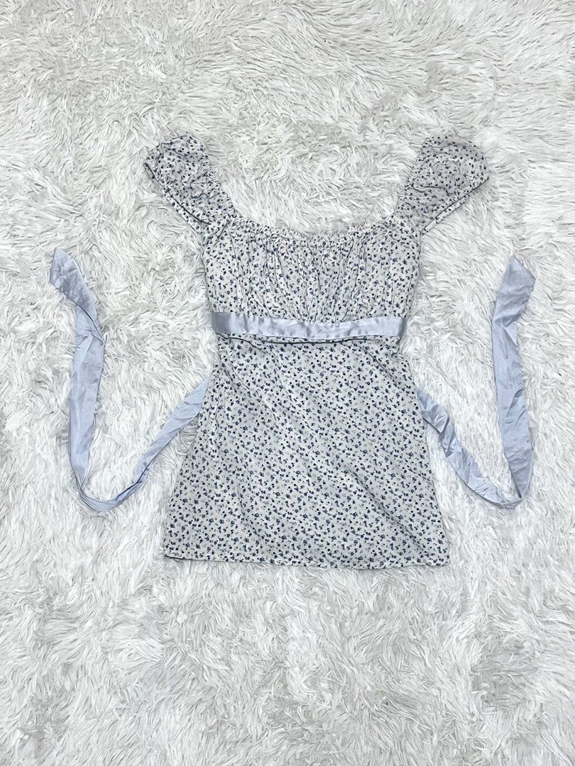 Hollister Babydoll Top (Category: Blouses) located in Bacolod City. Submitted by minwonluvr (Listing ID 1461478291, Image 1). Description: size small on tag, no flaws pls don’t lowball, would rather keep than sell #y2k #vintage .
