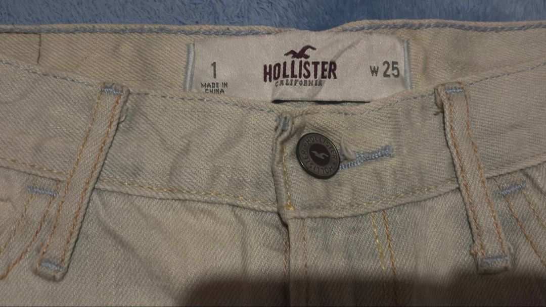 Hollister Light Wash Denim Short (Category: Others Tops) located in Manila. Submitted by 1stop1shop (Listing ID 1461425986, Image 3). Description: Authentic Hollister California Short — light-wash denim shorts with frayed hem and blue tribal embroidery waist: 25” to 28” length: 10” sb: ₱199 increment: +50 eob: Sep 14, 8pm #hollistershort #hollister #vintageph #vintageshort #vintage #preloved .