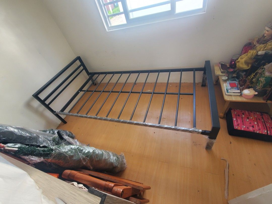 Home Suite Single Bed Frame (Category: Bed Frames & Mattresses) located in Caloocan City. Submitted by oddyseyyyy (Listing ID 1461327658, Image 2). Description: Home suite single bed frame in Gray color horizontal head board.