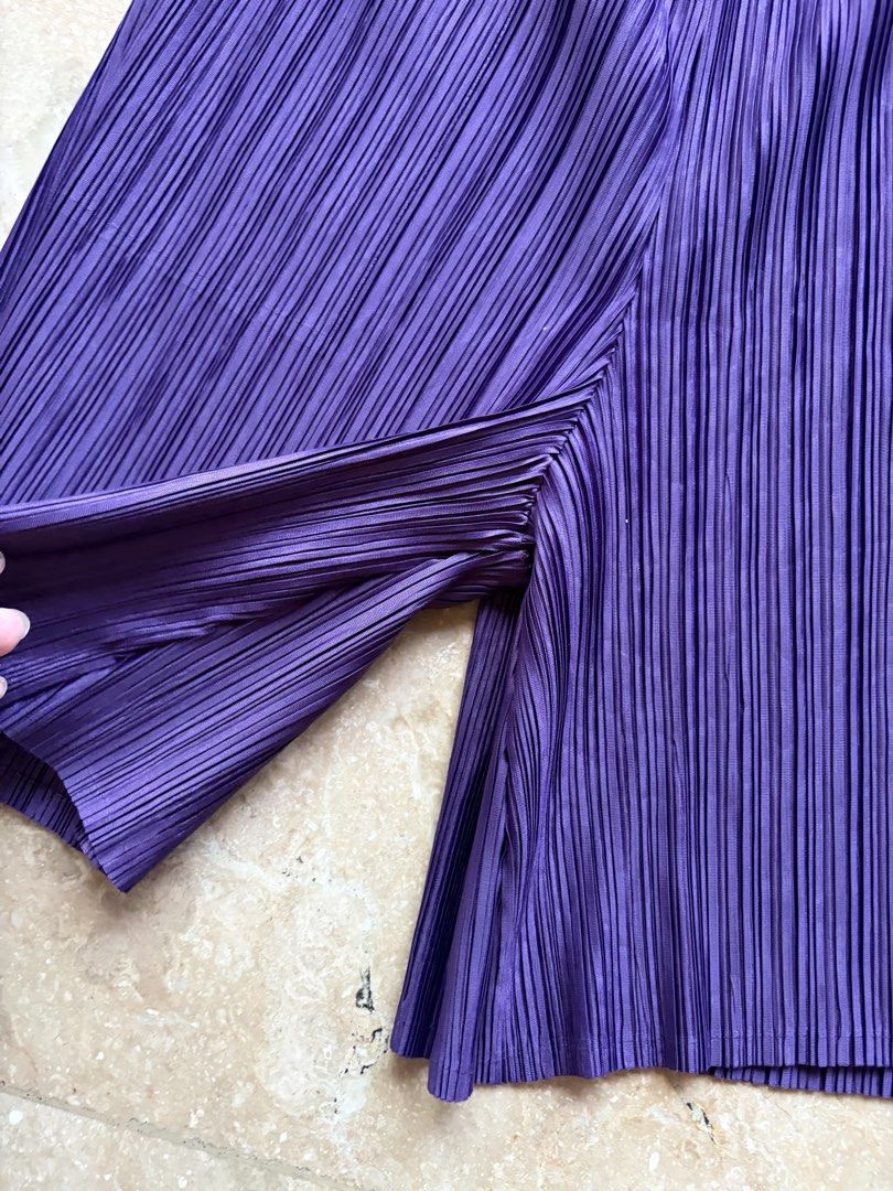 Honey Egg Design Group Purple Pleated Shorts (Category: Other Bottoms) located in Quezon City. Submitted by tidyup.lara (Listing ID 1461505992, Image 2). Description: Best fits XS-S frames Waist 25” Length 19” ondition 9/10: good as new.
