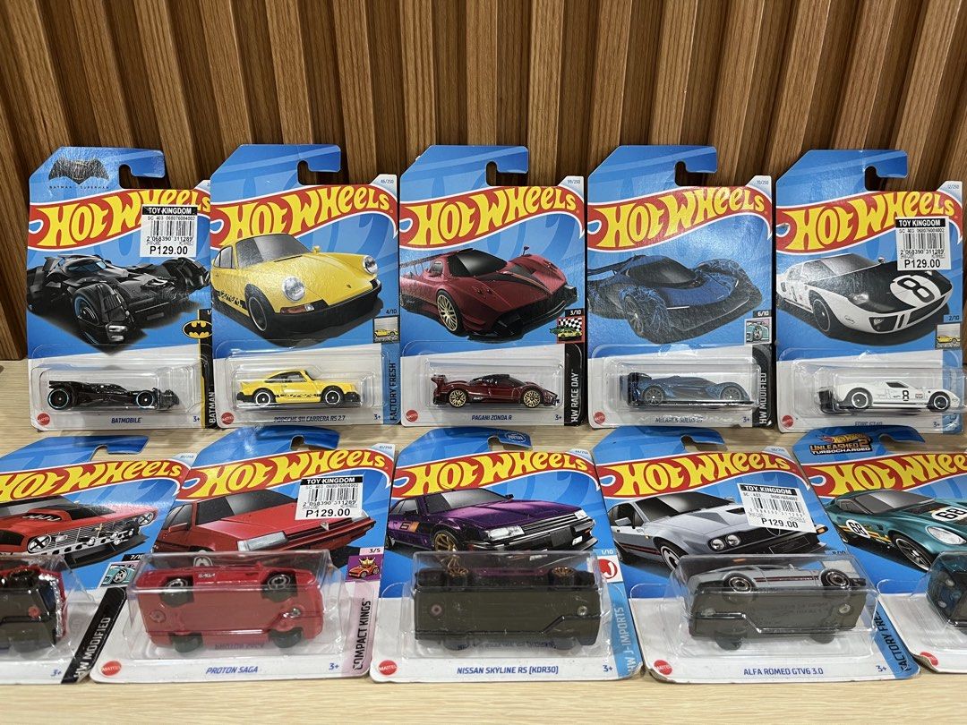 Hot Wheels set (Category: Vehicle & Diecast Models) located in Pasig City. Submitted by HBCollector (Listing ID 1461386238, Image 2). Description: Hot Wheels set for ₱1200 - cards are NOT in perfect condition (creases) - no other issues You may PM/DM me for more info and photos LOCATION: Ortigas, Pasig city MEET-UP LOC: Robinsons Galleria or pick-up from my condo MoD: Lalamove, LBC, or JRS (buyer’s expense) MoP: Gcash or cash.