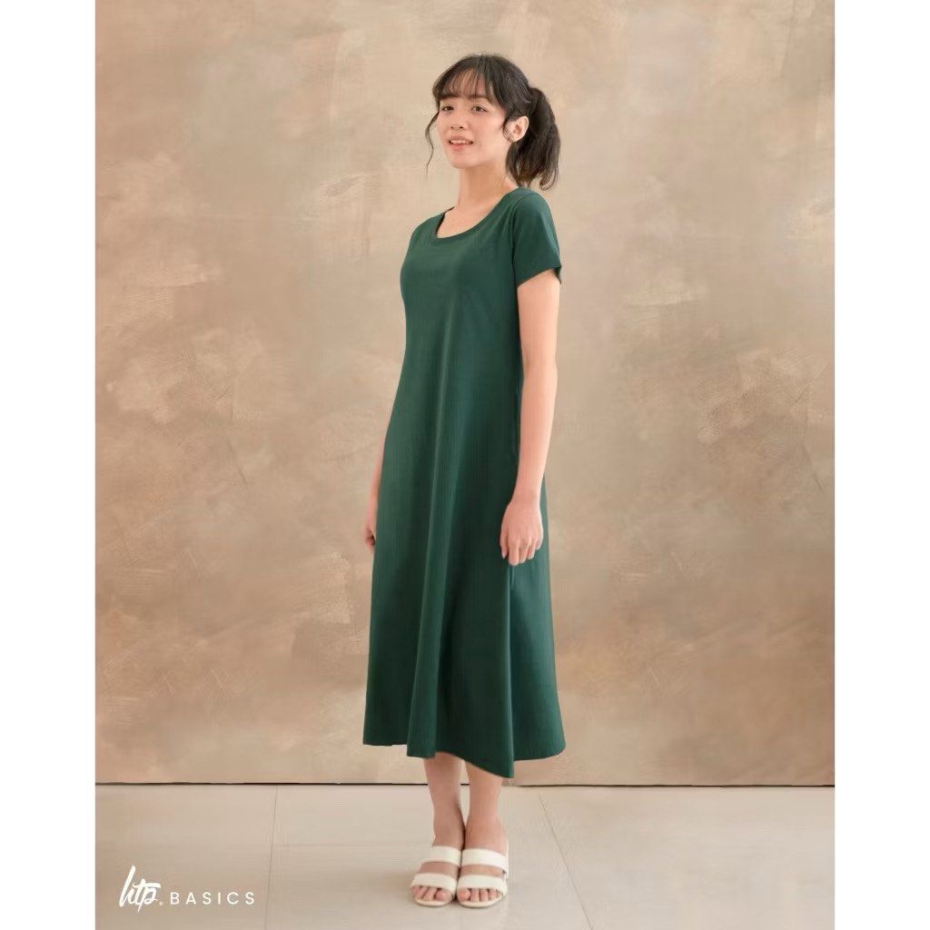 HTP BASICS PREMIUM MAXI DRESS small/medium (Category: Dresses) located in Cainta. Submitted by littlemissvietnam (Listing ID 1461422491, Image 2). Description: - HTP BASICS Premium Maxi Dress - cotton - Excellent for maternity use - ₱360 each or ₱1,000 for three - Available colors: black, navy blue, green - Sold as a set with other maternity dresses at a discount.