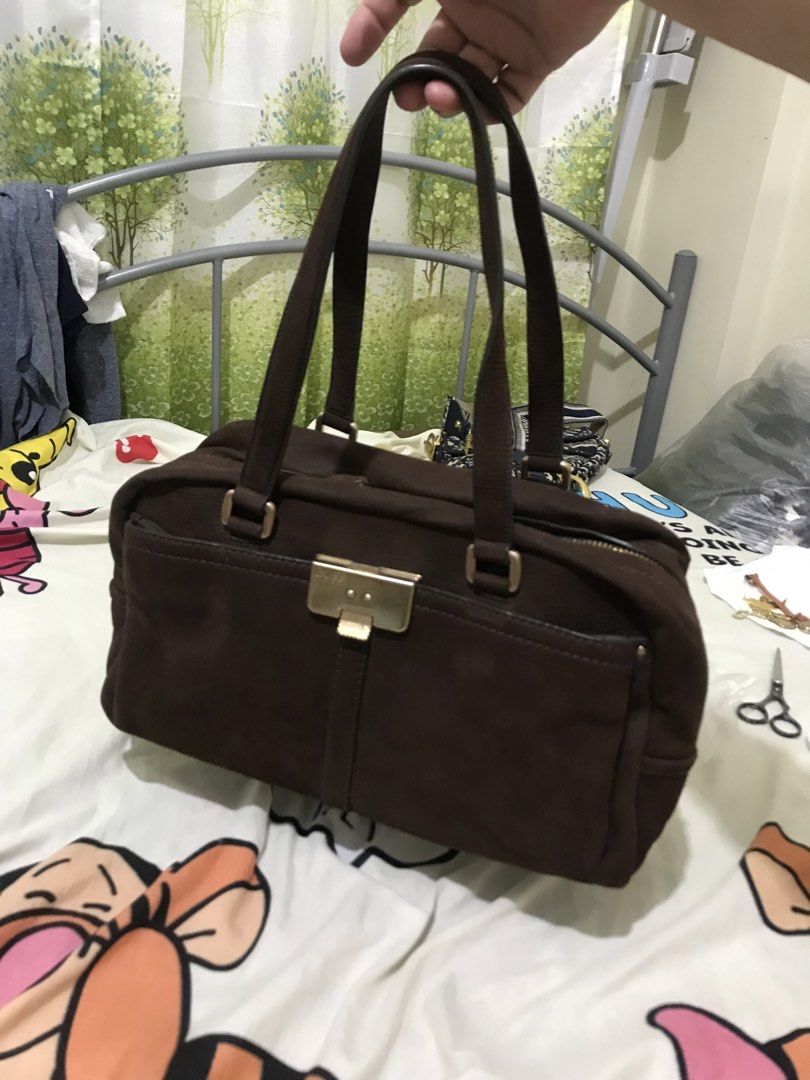 Hugo Boss (Category: Tote Bags) located in Balete No 2. Submitted by troyesybang (Listing ID 1461338505, Image 1). Description: Original Hugo boss Suede leather brown A lil heavy cos real leather Last price posted Size Like small speedy bag Sf via j&t.