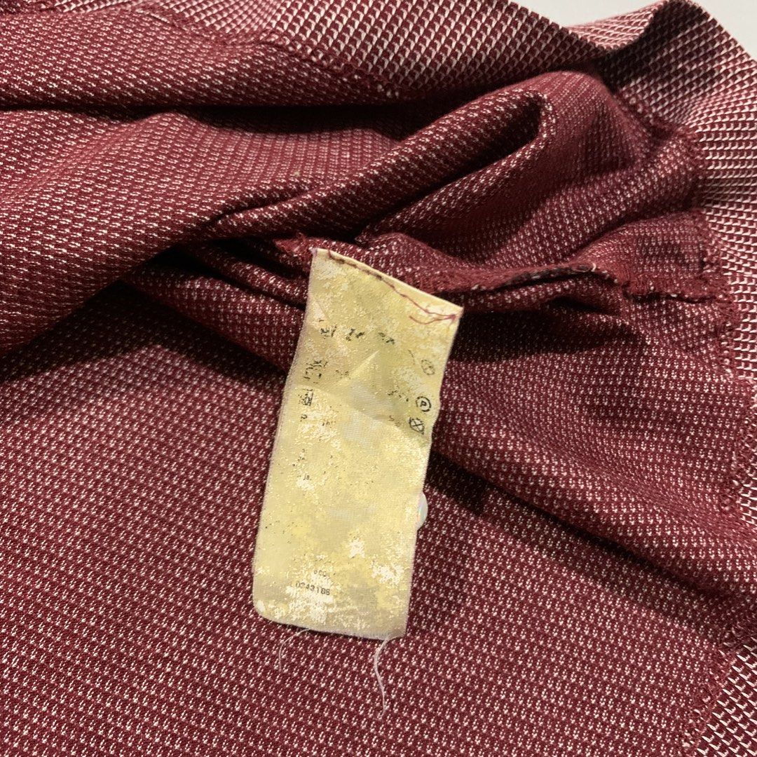 Hugo boss plain polo shirt (Category: Tshirts & Polo Shirts ) located in Davao. Submitted by jandyfuert21303 (Listing ID 1461498921, Image 3). Description: Hugo boss Excellent condition Have 1 minor issue check last pic 21x28.
