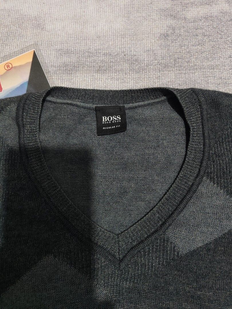 HUGO BOSS v.neck LONG SLEEVE (Category: Luxury Apparel) located in Baguio. Submitted by igorotak.111.taraki.com (Listing ID 1461472767, Image 3). Description: FS HUG0 B0SS® V NECK LONG SLEEVE WOOL AS NEW NO ISSUES SOLID NITO ❤️ L-25 W-20 CAN FIT M-L CAN DO.