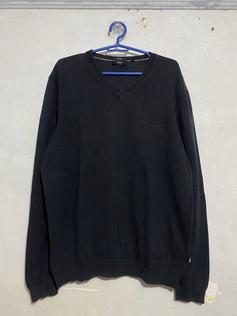 Hugo Boss V-Neck LongSleev (Category: Tshirts & Polo Shirts ) located in Bulacan. Submitted by thriftniklein (Listing ID 1461480285, Image 1). Description: medium on tag 9/10 color rate.