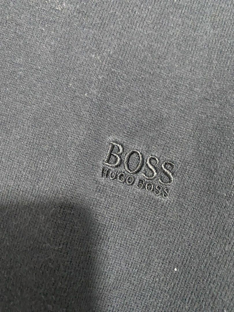 Hugo Boss V-Neck LongSleev (Category: Tshirts & Polo Shirts ) located in Bulacan. Submitted by thriftniklein (Listing ID 1461480285, Image 2). Description: medium on tag 9/10 color rate.