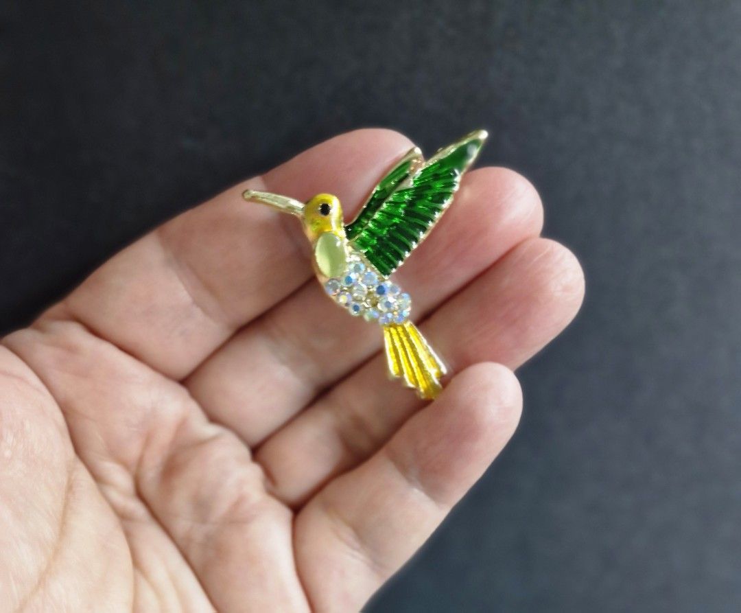 Hummingbird Brooch 2 (Category: Brooches) located in Taguig. Submitted by mommaschoice (Listing ID 1461351941, Image 2). Description: Brand New Unisex use Perfect idea for gifting as well Lightweight won't damage the fabric Ships nationwide.