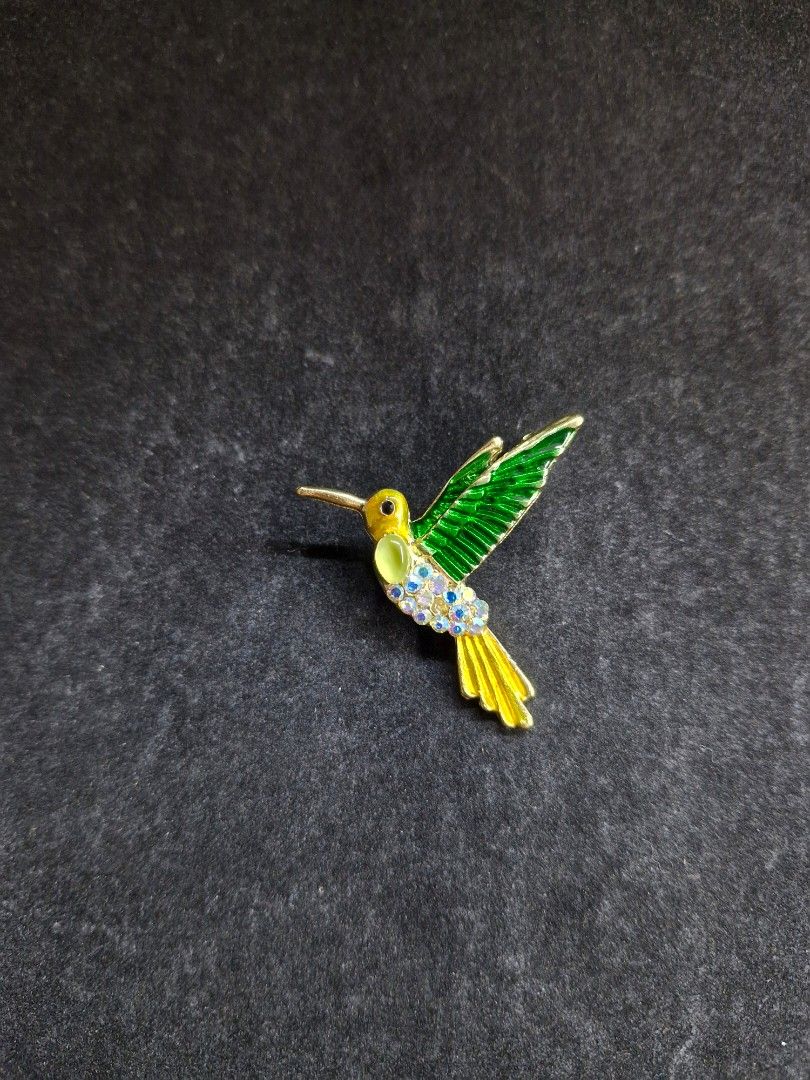 Hummingbird Brooch 2 (Category: Brooches) located in Taguig. Submitted by mommaschoice (Listing ID 1461351941, Image 1). Description: Brand New Unisex use Perfect idea for gifting as well Lightweight won't damage the fabric Ships nationwide.