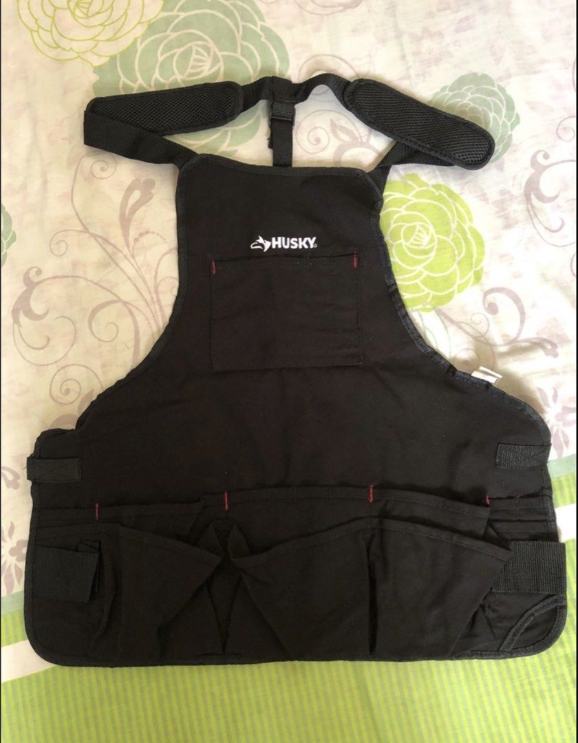 Husky Black Canvas Bib Apron 16 Pockets (Category: Activewear) located in Muntinlupa City. Submitted by bendaydots (Listing ID 1461400137, Image 1). Description: - Durable black canvas bib apron - 16 total pockets (13 waist, 3 bib) for excellent tool organization - Comfortable padded shoulder straps - Convenient quick-release belt - Dual hammer loops for easy access - Adjustable waist size: fits 27 to 52 inches.