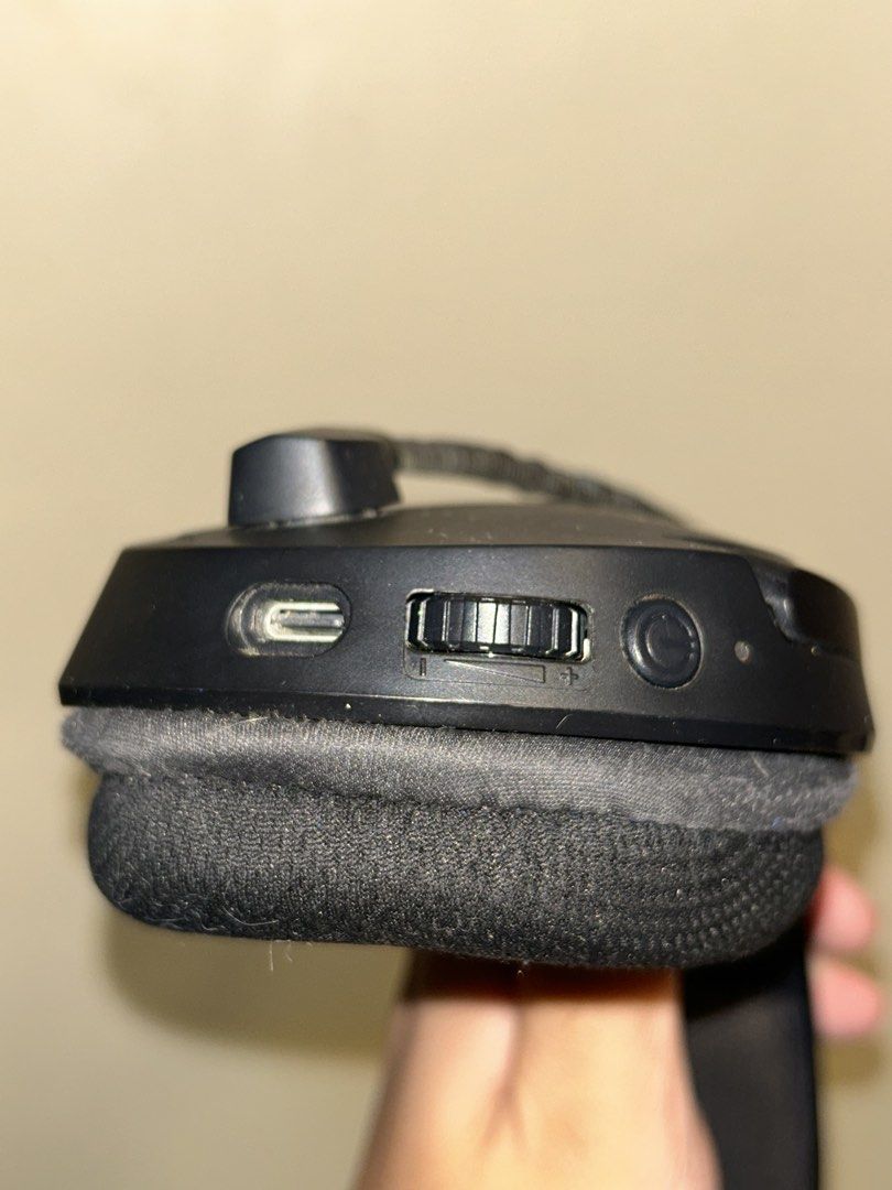 Hyperx Cloud Stinger wireless Headset (Category: Computer Parts) located in Bacoor. Submitted by jvaleza607 (Listing ID 1461388173, Image 3). Description: Hyperx Cloud Stinger Core Wireless 7.1 - Di na gumagana yung USB Dongle receiver, yun lang issue. Yung headset gumagana pa, pwede pa ko magsend ng video na nag oon at gumagana pa yung volume wheels. - Microphone gumagana pa. Nag mmute pa kapag tinataas, nag-uunmute naman kapag binaba. - Palitan