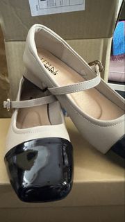 (Category: ) located in . Submitted by zerra.wardrobe (Listing ID 1461331283, Image 1). Description: .