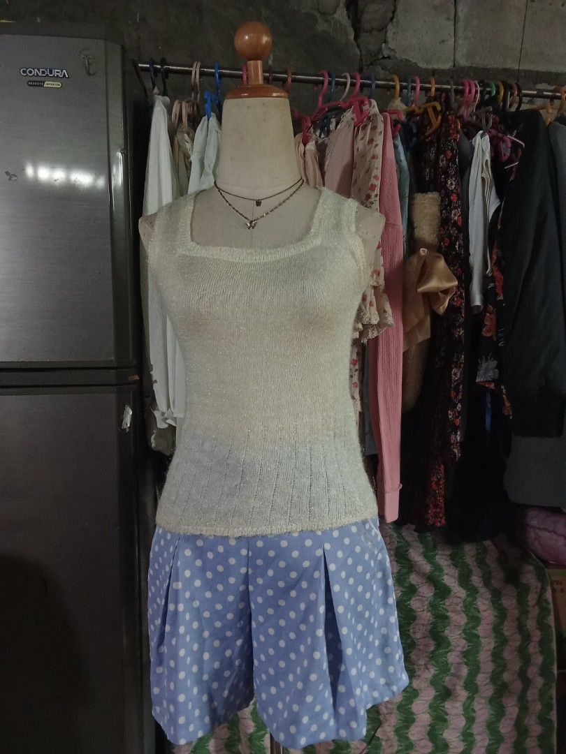 Inner and cardigan top set (Category: Others Tops) located in Meycauayan. Submitted by midori021 (Listing ID 1461456376, Image 3). Description: M on tag no flaws.