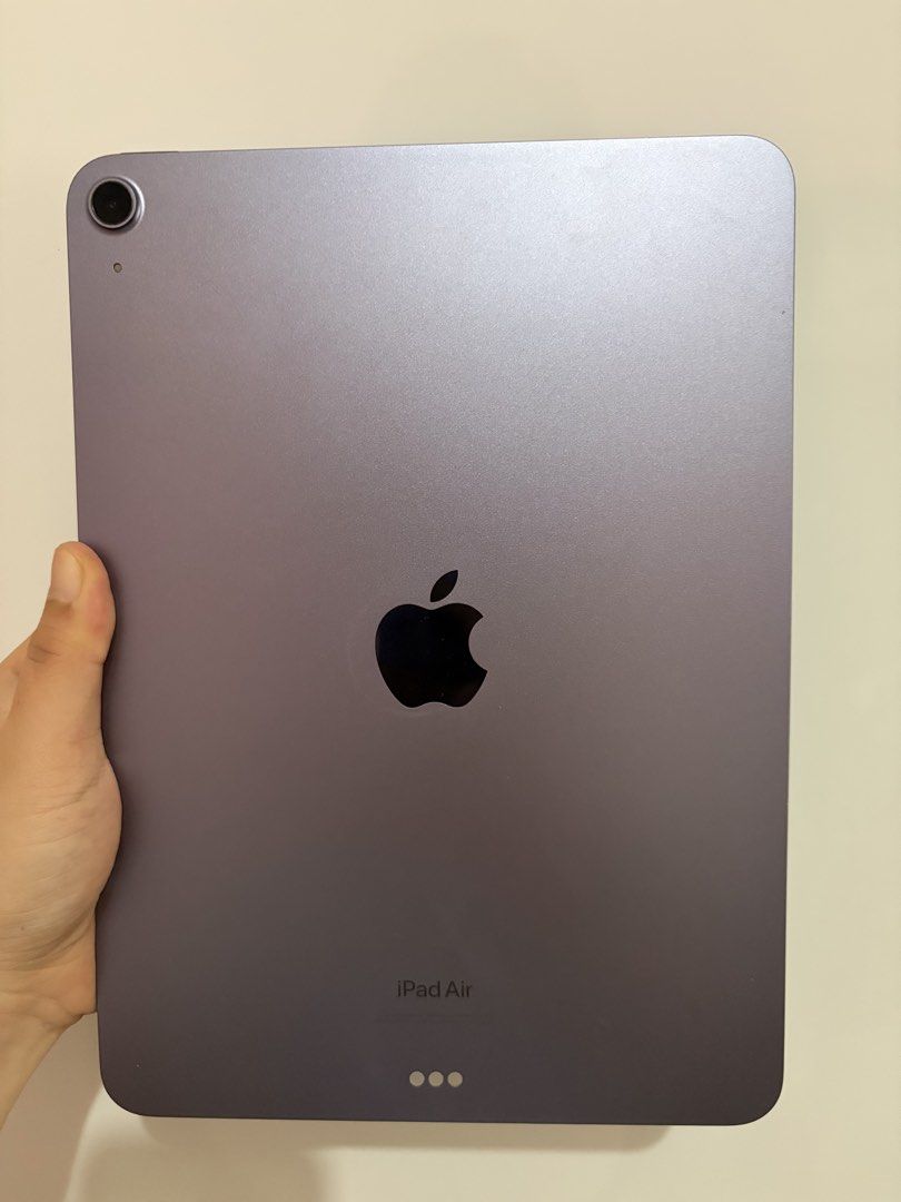 Ipad Air 5 (M1) (Category: iPad) located in Manila. Submitted by azurine_001 (Listing ID 1461363578, Image 1). Description: Selling my ipad air 5 - 64GB WIFI Only Can do meet up or COP No issue .