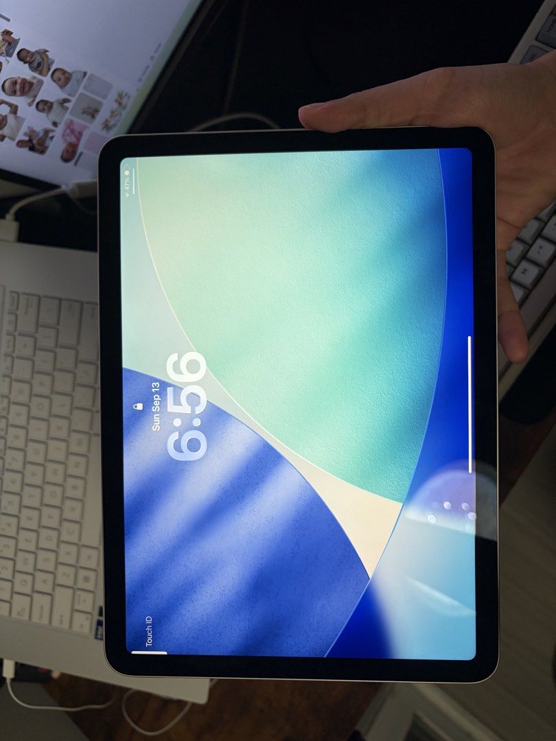 iPad Air M4 | 128GB | Starlight (Category: iPad) located in Paranaque City. Submitted by souisse (Listing ID 1461456812, Image 2). Description: LAST PRICE!! Unboxed and tried a few times only Di pa nachcharge. Di pa nga natatanggal yung charger sa box hahaha RFS: Di ko bet. I came from the pro. Should’ve splurged for the new pro na lang. Feel ko my 2020 iPad pro is better than this 😅 MEET UPS and BANK TRANSFER only 📍Silang/Nuvali/Makati .